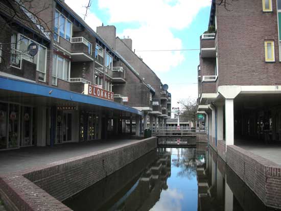 20: Winkelcentrum De Huesmolen.