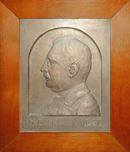 Bronzen plaquette in 1927 vervaardigd door metaalwarenfabriek Scholten te Hoorn...
