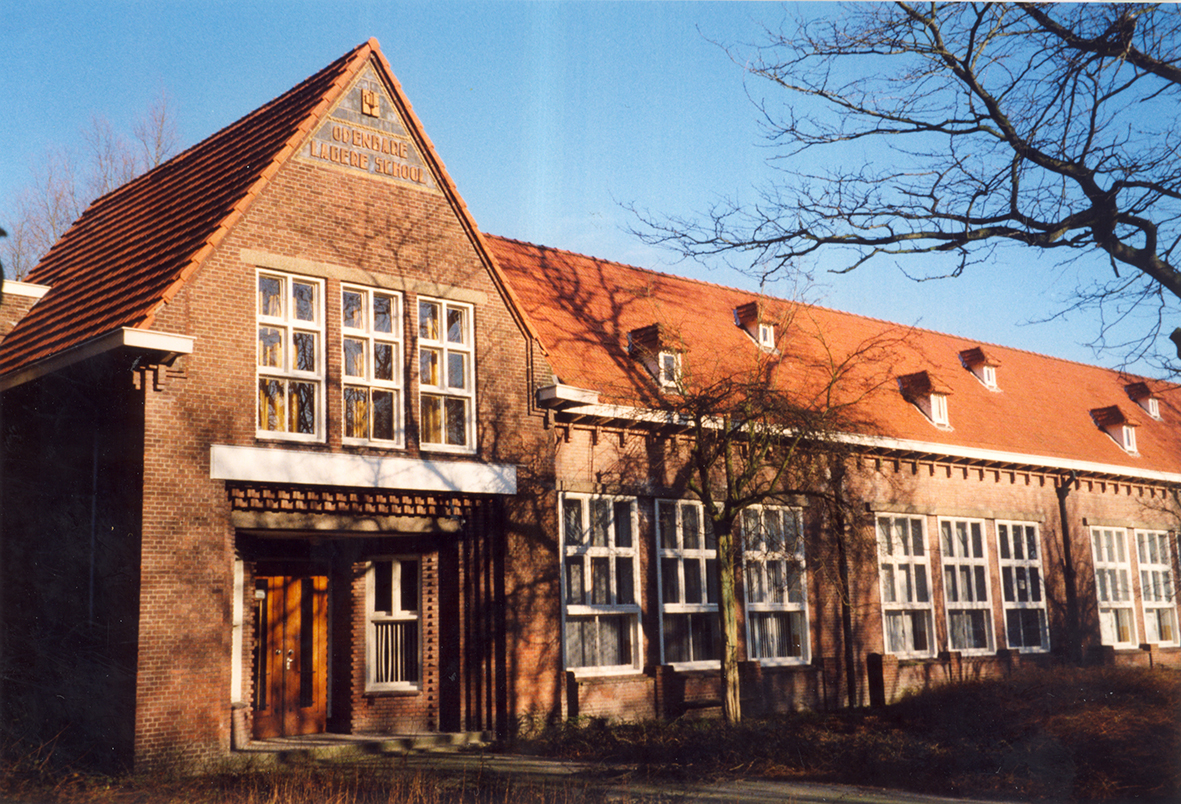 Het schoolgebouw aan de Johan Messchaertstraat uit de jaren dertig, gebouwd voor Gemeenteschool No. 1 (foto VOH)
